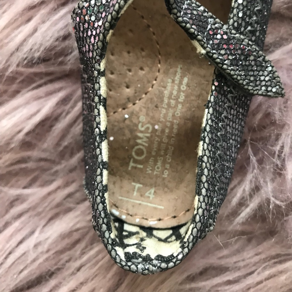 Toms - Picture 2 of 4